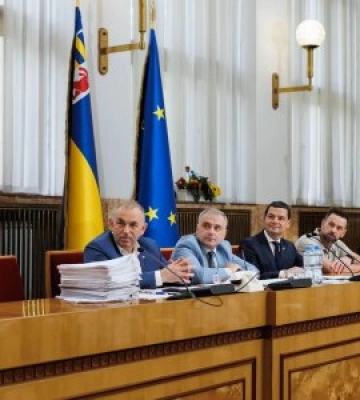 Почесна відзнака Закарпатської обласної ради – нагрудний знак «Сила Срібної Землі»