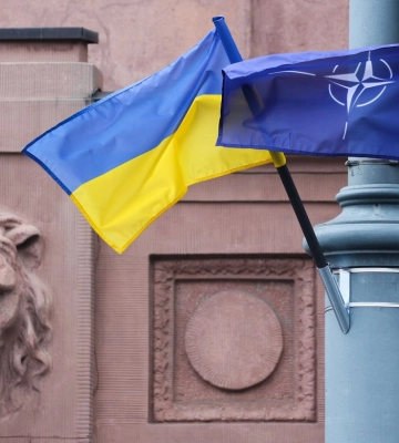 Союзники по НАТО намагаються домовитися про довгострокове фінансування для України - Bloomberg