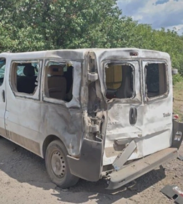 На Херсонщині росіяни атакували дроном авто з цивільними, двоє поранених