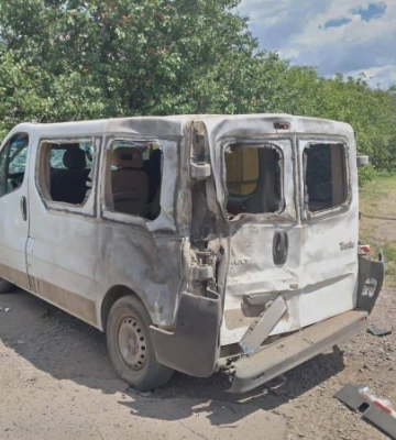 На Херсонщині окупанти атакували FPV-дроном цивільну автівку, постраждали двоє літніх людей