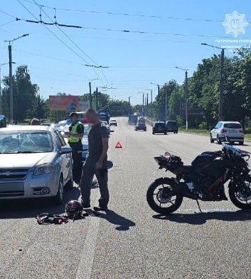 У Кропивницькому водій мотоцикла спричинив ДТП