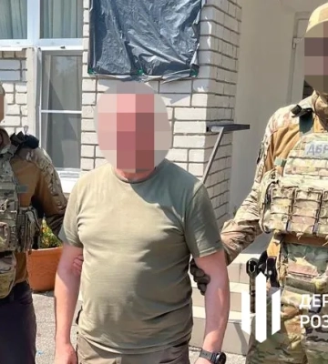 Кому війна, а кому мати рідна:  запорізький воєнком залучав військовослужбовців до будівництва свого будинку