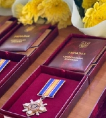 У Сарнах родині загиблого захисника передали нагороду