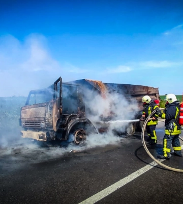 На Львівщині на ходу загорівся «КАМАЗ», який віз 5 тонн зерна