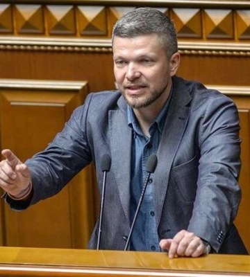 Скандал у Київраді. Соратник Порошенка «дожартувався» до того, що «Слуги народу» оголосили бойкот Скандал у Київраді. Соратник Порошенка «дожартувався» до того, що «Слуги народу» оголосили бойкот