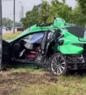 Водій Lexus не впорався з керуванням на мокрій дорозі: у Дніпрі сталася ДТП з постраждалими