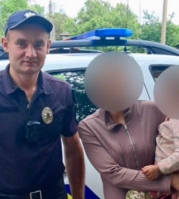 Конотопські поліцейські повернули додому малолітню дівчинку