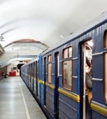 В киевском метро пассажир снова попал под поезд