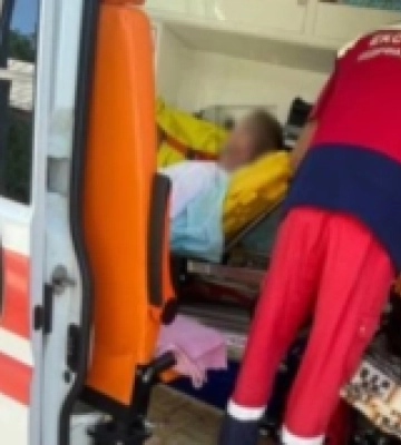 На Рівненщині патрульні допомогли чоловіку, якому стало зле за кермом