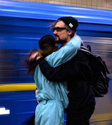 У Київському метро людина потрапила під потяг