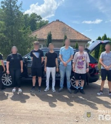 На Берегівщині правоохоронці затримали  закарпатку, яка намагалася переправити через кордон групу військовозобовʼязаних