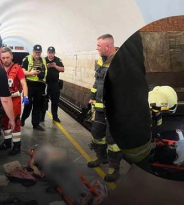 Трагедия на станции метро &quot;Золотые ворота&quot;: СМИ рассказали детали