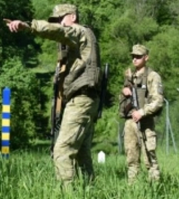 На Ужгородщині поблизу кордону зі Словаччиною затримали чотири групи втікачів. ФОТО