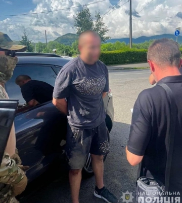 У Мукачеві затримали організатора підриву майна депутата Закарпатської обласної ради