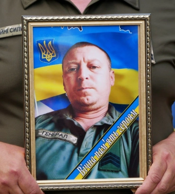 Роменська громада провела в останню путь героя Євгена Божка