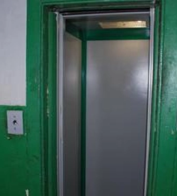 Щодня 50-70 осіб у Полтаві застрягають у ліфтах під час відключення світла