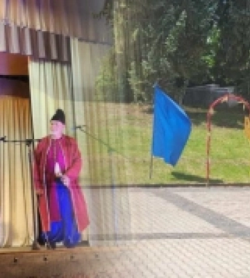 Театральною постановкою, патріотичними піснями й молитвою за Україну в Острозі відзначили День конституції