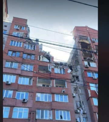 Ракетная атака рф на Днепр: попали в многоэтажку, предварительно - есть раненые