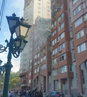 Вибух у Дніпрі: війська рф влучили ракетами у багатоповерхівку