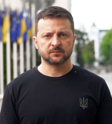 Зеленський повідомив про трьох поранених через влучання ракети в багатоповерхівку в Дніпрі