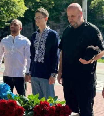День Конституції України: у Дніпрі поклали квіти до пам’ятника Тарасові Шевченку