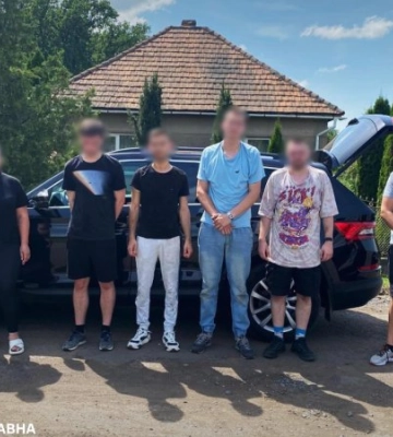 Мешканку Закарпаття спіймали при спробі вивезти нелегалів за кордон