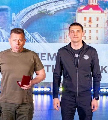 В прифронтовому Запоріжжі відзначили День Конституції України