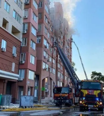 У Дніпрі обвалилась частина будинку, в який поцілили окупанти - ЗМІ