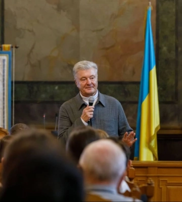 У Львові зі студентами місцевих університетів зустрівся Петро Порошенко