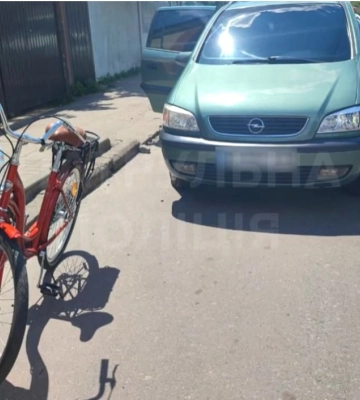 У Сумах водій відкрив двері авто і збив велосипедиста