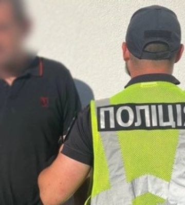 На Троещине в Киеве ночью взорвали гранату и повредили 11 автомобилей