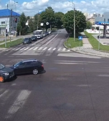 У Луцьку на перехресті не розминулися Skoda та Volvo (відео)