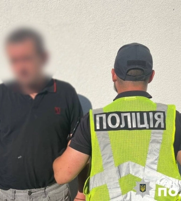 Чоловік підірвав гранату в Києві й пошкодив 11 авто