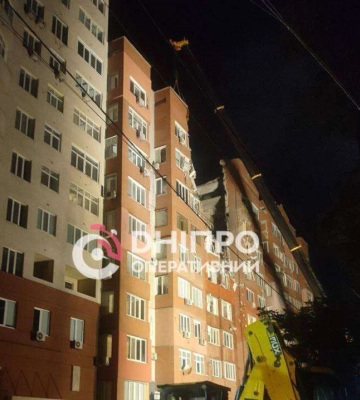 Последствия атаки по Днепру: спасатели разбирают завалы многоэтажки, 5 человек считаются пропавшими без вести