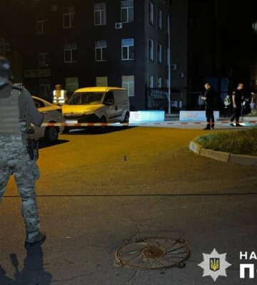 У Києві чоловік підірвав гранату і пошкодив понад десяток автівок 