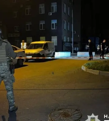 В одному з районів Києва чоловік підірвав гранату та пошкодив понад 10 автомобілів