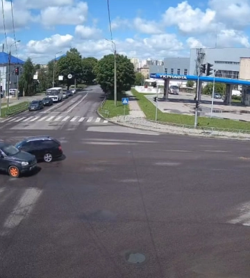 У Луцьку на перехресті не розминулися Skoda та Volvo (відео)
