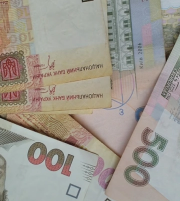 Жителям Мелитополя в Запорожье выдают по 10 800 гривен: как получить денежную помощь