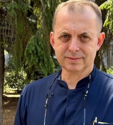 Ракетний удар по багатоповерхівці Дніпра: лікар розповів про стан постраждалих