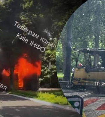 В Киеве прямо на остановке загорелась маршрутка прямо на остановке