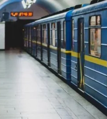 У Києві просять встановити на станціях метро захисні екрани – петиція