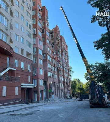 Що відомо про хід пошуково-рятувальної операції через добу після ракетної атаки у Дніпрі