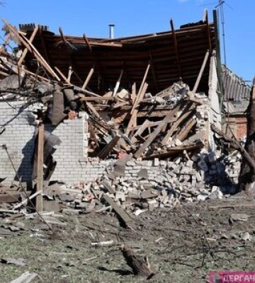 Росіяни завдали найбільш масованого з 2022 року удару по Дергачах: постраждали три людини, пошкоджено багатоповерхівки, 20 приватних будинків, цивільне підприємство та ЛЕП. ФОТОрепортаж