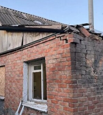 На Дніпропетровщині окупанти кілька разів обстріляли область, спричинивши пожежу та пошкодження будинків