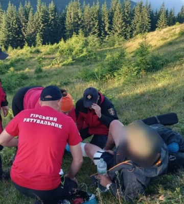 Під час мандрівки горами травмувався франківець