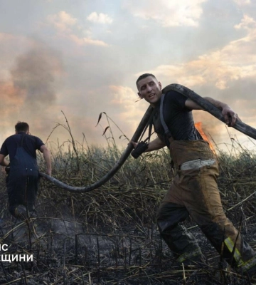 В Одесі рятувальники 6 годин боролися з вогнем, - ФОТО, ВІДЕО