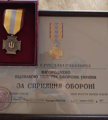 Черкаському волонтеру вручили відзнаку міністра оборони