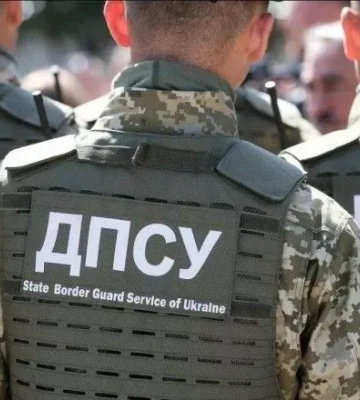 На кордоні з Румунією двоє зловмисників напали зі зброєю на прикордонника. Військовий застосував зброю