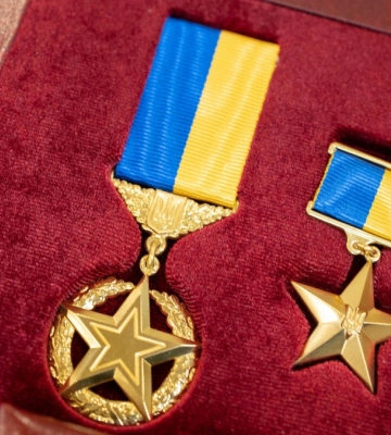 Президент посмертно присвоїв звання Героя України нацгвардійцю з Болехова Миколі Бомку