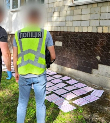 В Хмельницкой области разоблачили преступников, изготовлявших фальшивые документы военнообязанным и иностранцам
